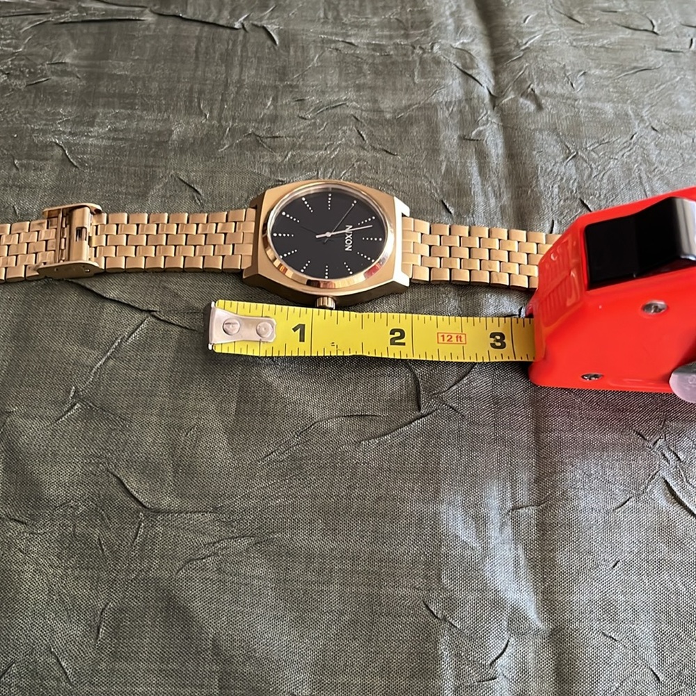 Nixon watch man are woman - Picture 6 of 8